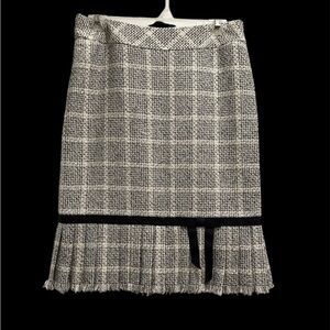 Classiques Entier Boucle Straight Skirt, Size 6. Excellent condition.